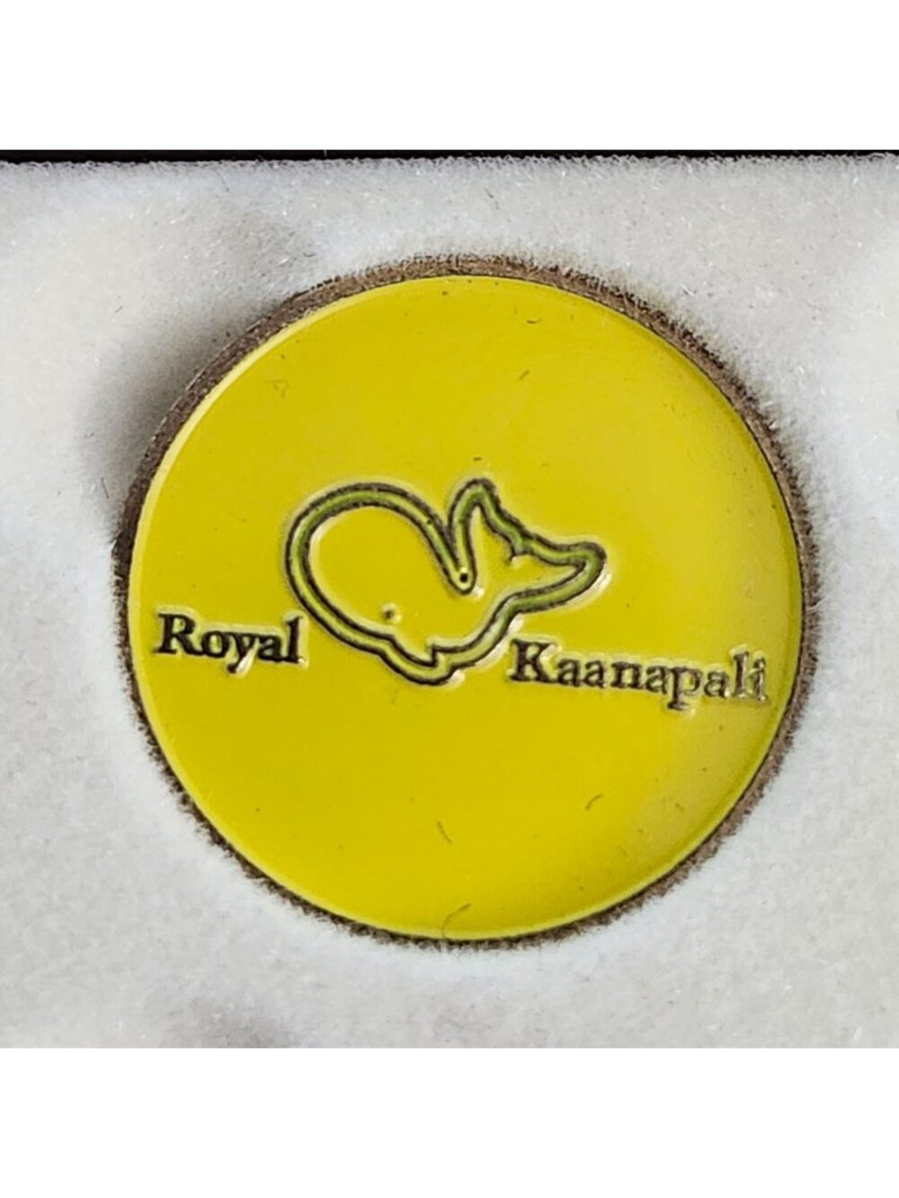 Maui Hawaii Royal Kaanapali Golf Course Whale Yellow 1in Ball Marker Coin c